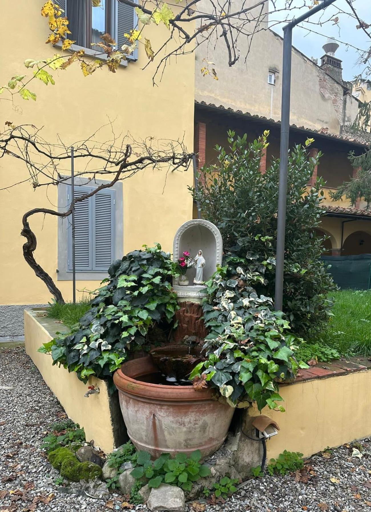 New Generation Hostel Florence Center Excellent Location The Right Alternative To Luxury Hotels A Few Steps From The Ponte Vecchio Surrounded By Restaurants And Clubs And Offers Opportunities For Shopping Free Wi-Fi Kitchen Garden Екстер'єр фото