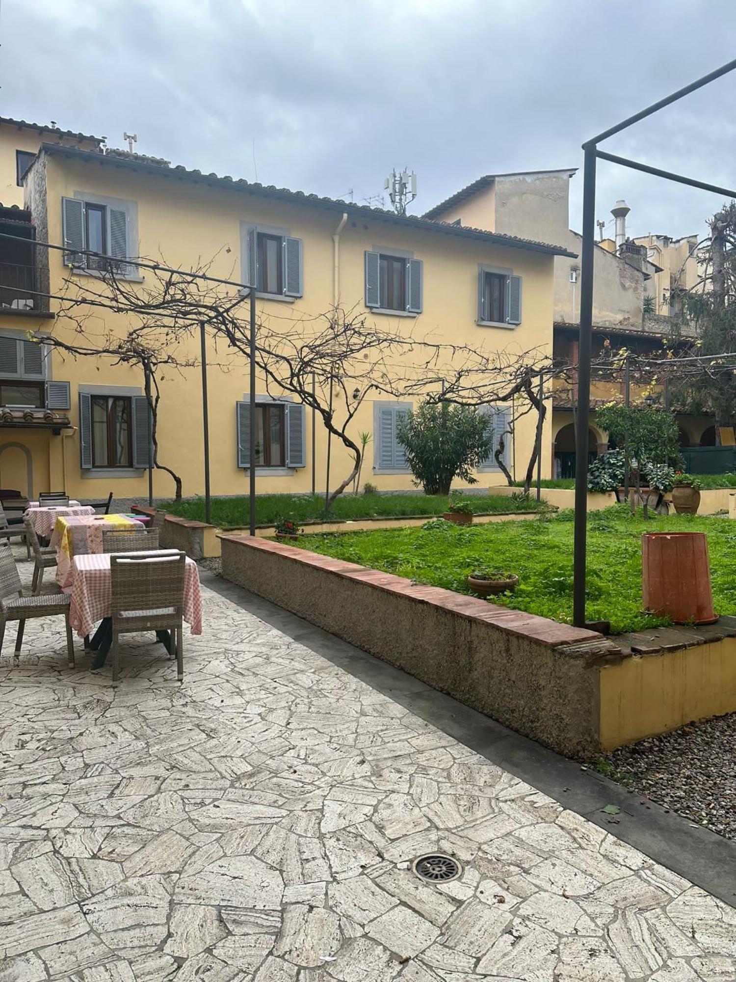 New Generation Hostel Florence Center Excellent Location The Right Alternative To Luxury Hotels A Few Steps From The Ponte Vecchio Surrounded By Restaurants And Clubs And Offers Opportunities For Shopping Free Wi-Fi Kitchen Garden Екстер'єр фото